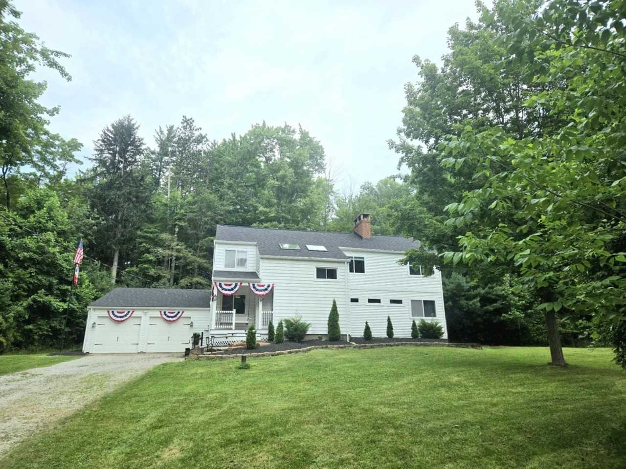 7376 Chagrin Rd - Photo 3 of 41