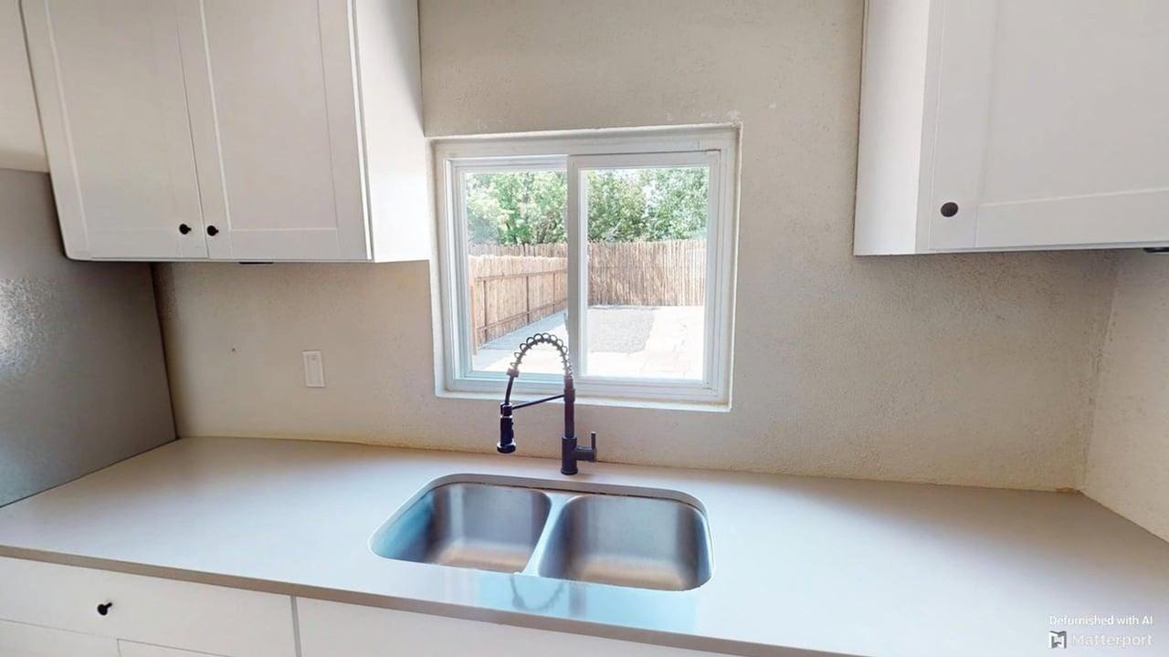 703 Columbia St - Photo 2 of 19