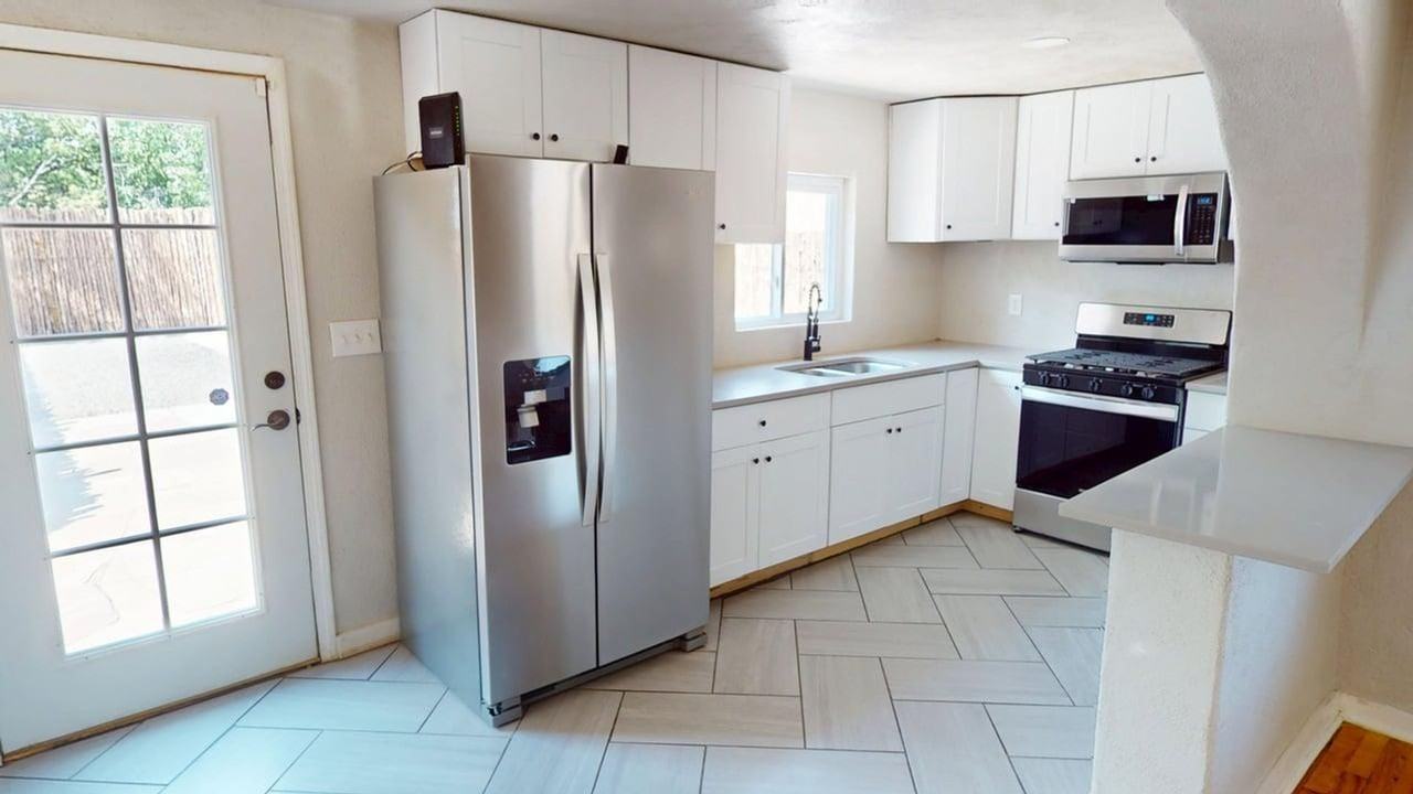 703 Columbia St - Photo 3 of 19