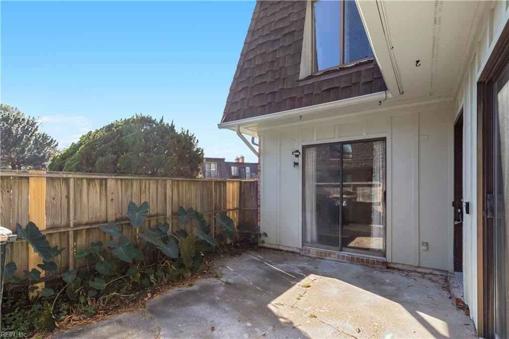 636 Ocean Lakes Dr - Photo 3 of 20