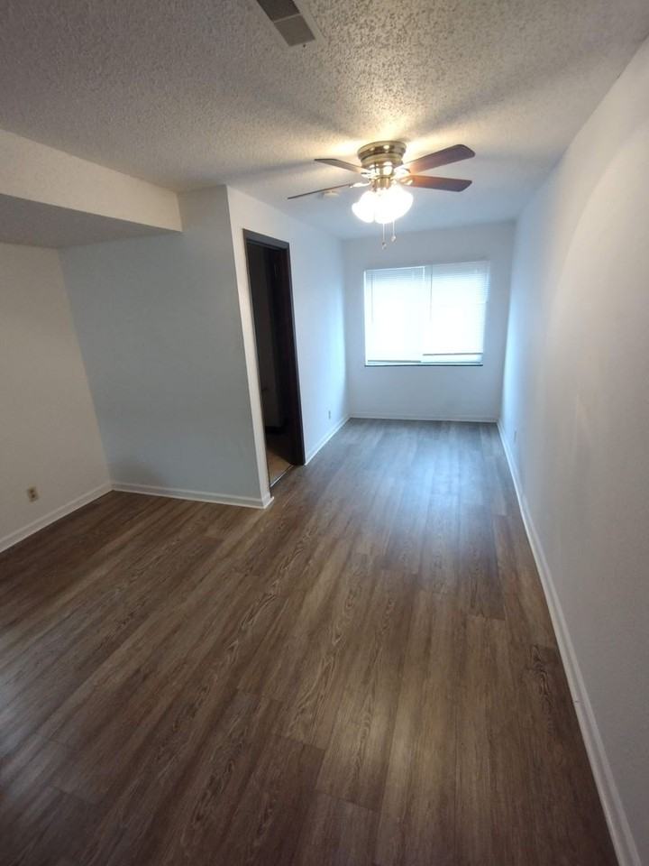 Welcome home to commercial blvd - Photo 3 of 14