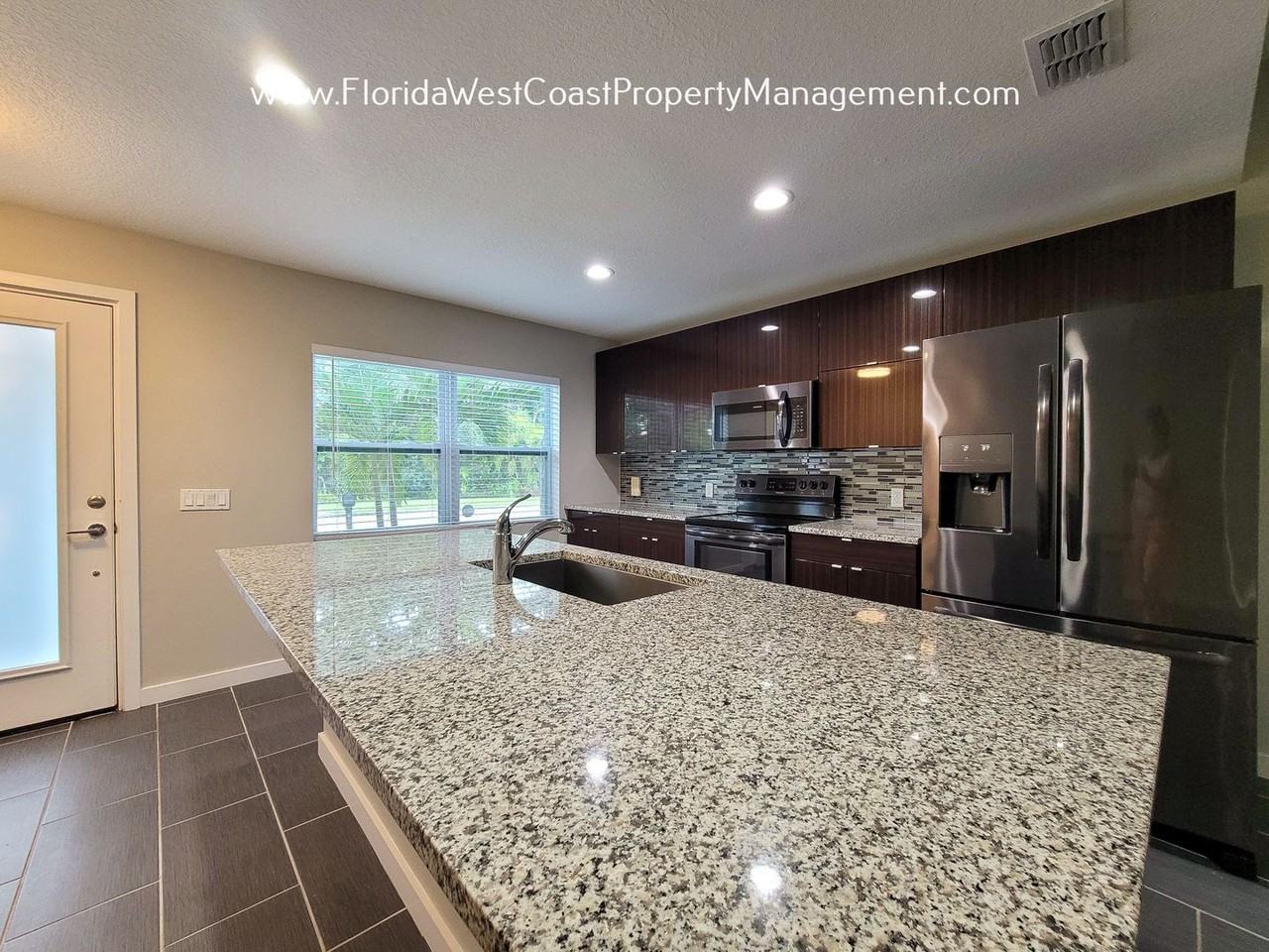 2880 S Shade Ave - Photo 4 of 24