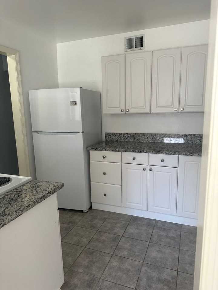 2216 Windom Pl - Photo 5 of 15