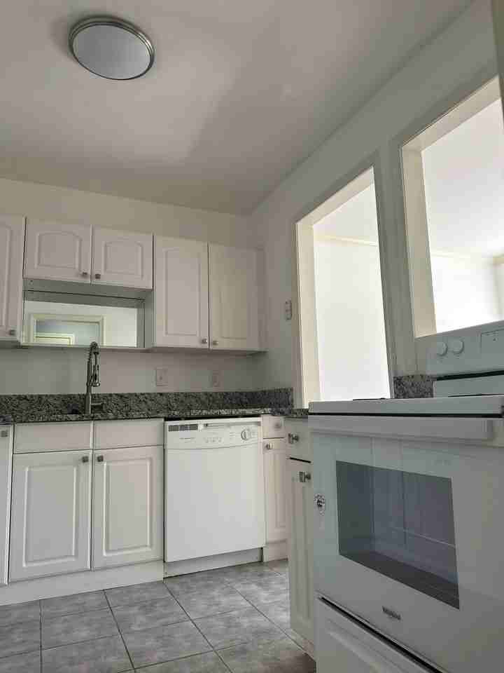 2216 Windom Pl - Photo 6 of 15