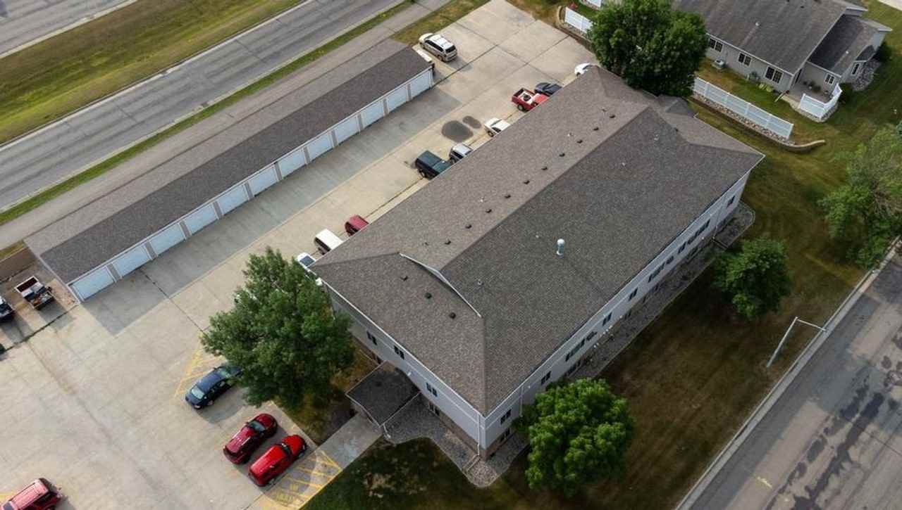 Eastwood 1212 - Photo 2 of 10