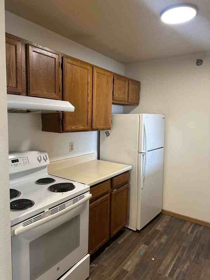 Eastwood 1212 - Photo 3 of 10