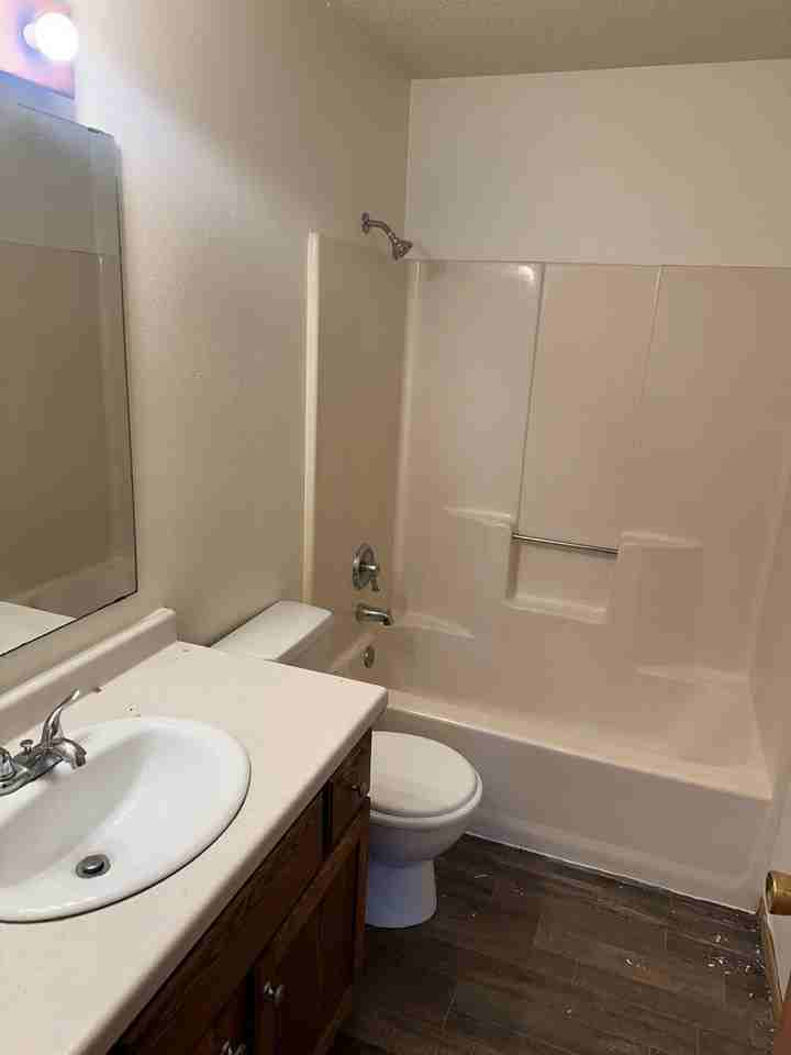 Eastwood 1212 - Photo 5 of 10