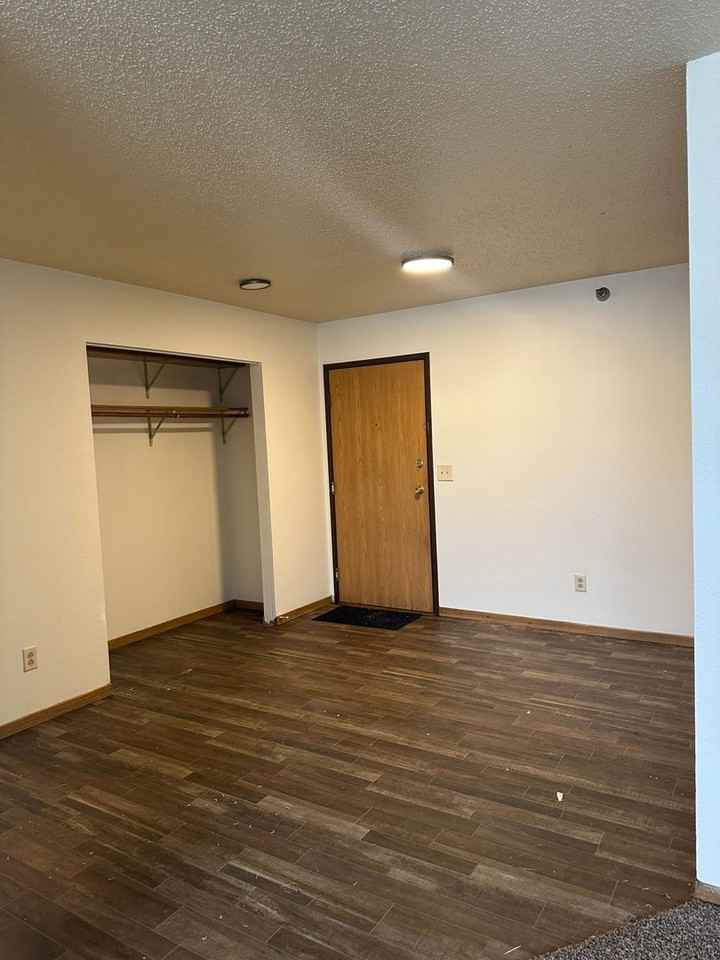 Eastwood 1212 - Photo 6 of 10