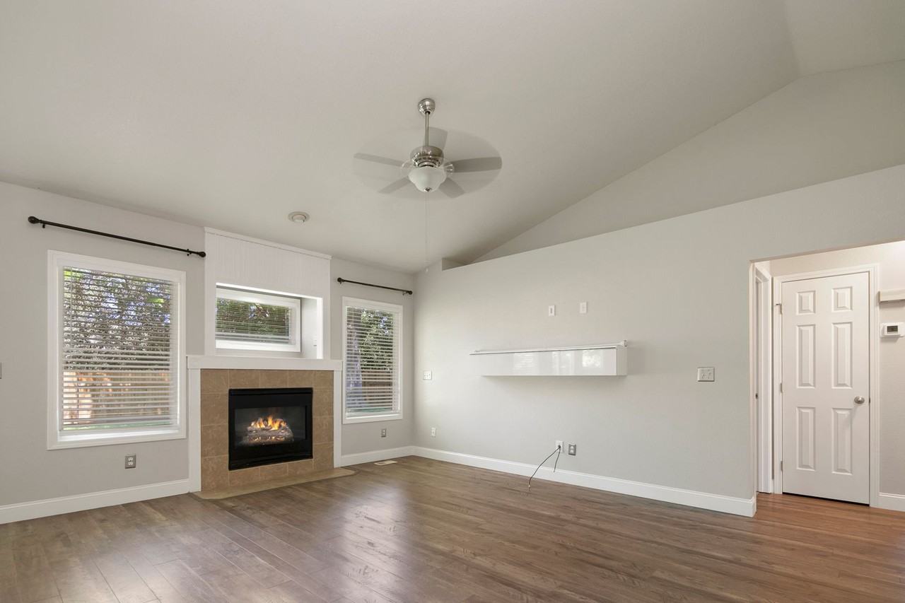 992 E Grouse Dr - Photo 2 of 20