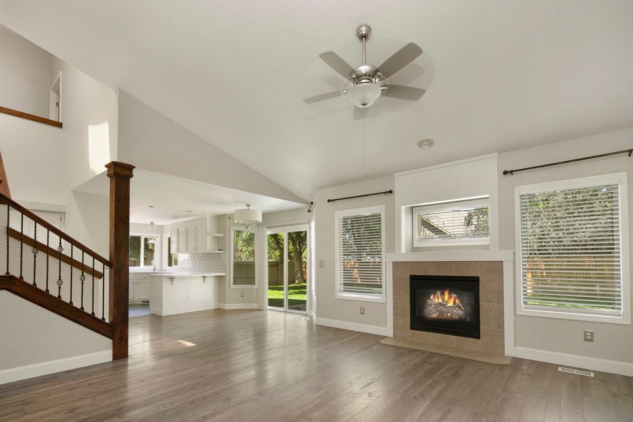 992 E Grouse Dr - Photo 3 of 20