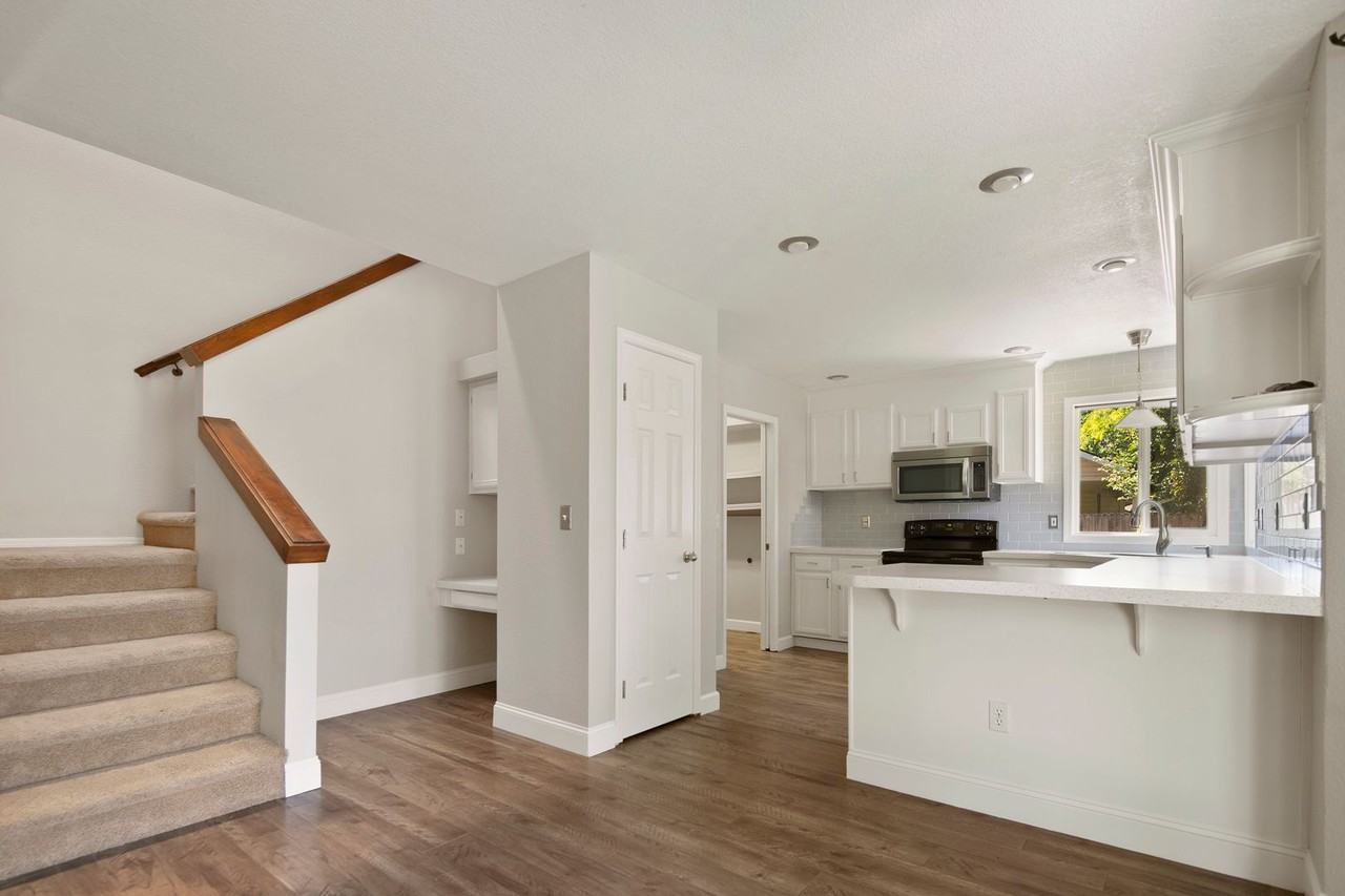 992 E Grouse Dr - Photo 5 of 20