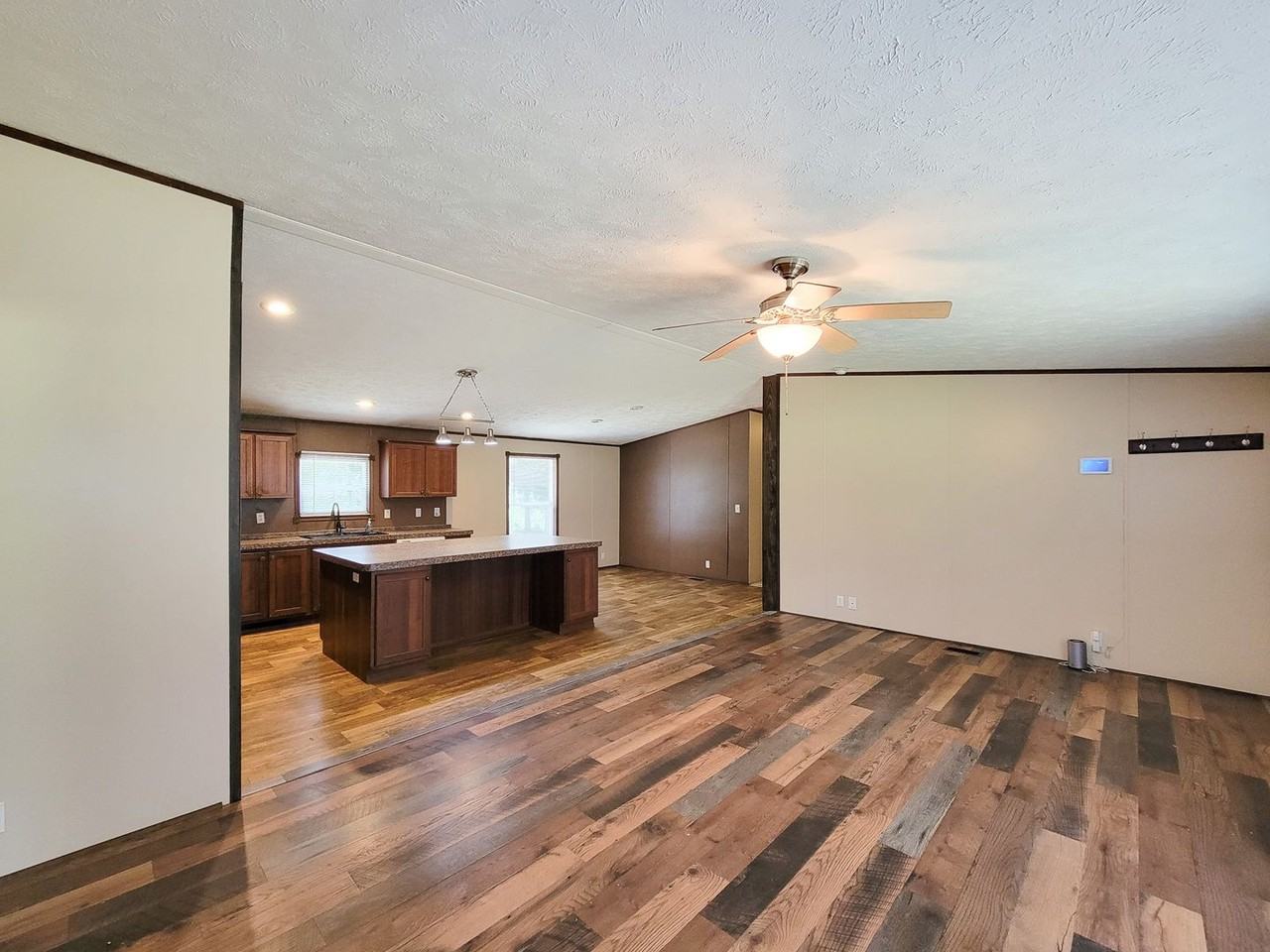 10754 Lake Shore Dr - Photo 7 of 47