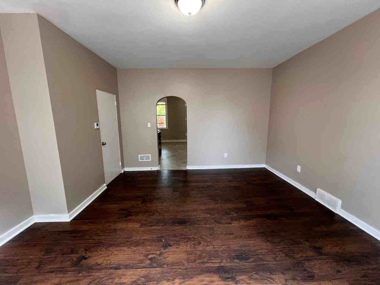 1104 Brabec St - Photo 4 of 37