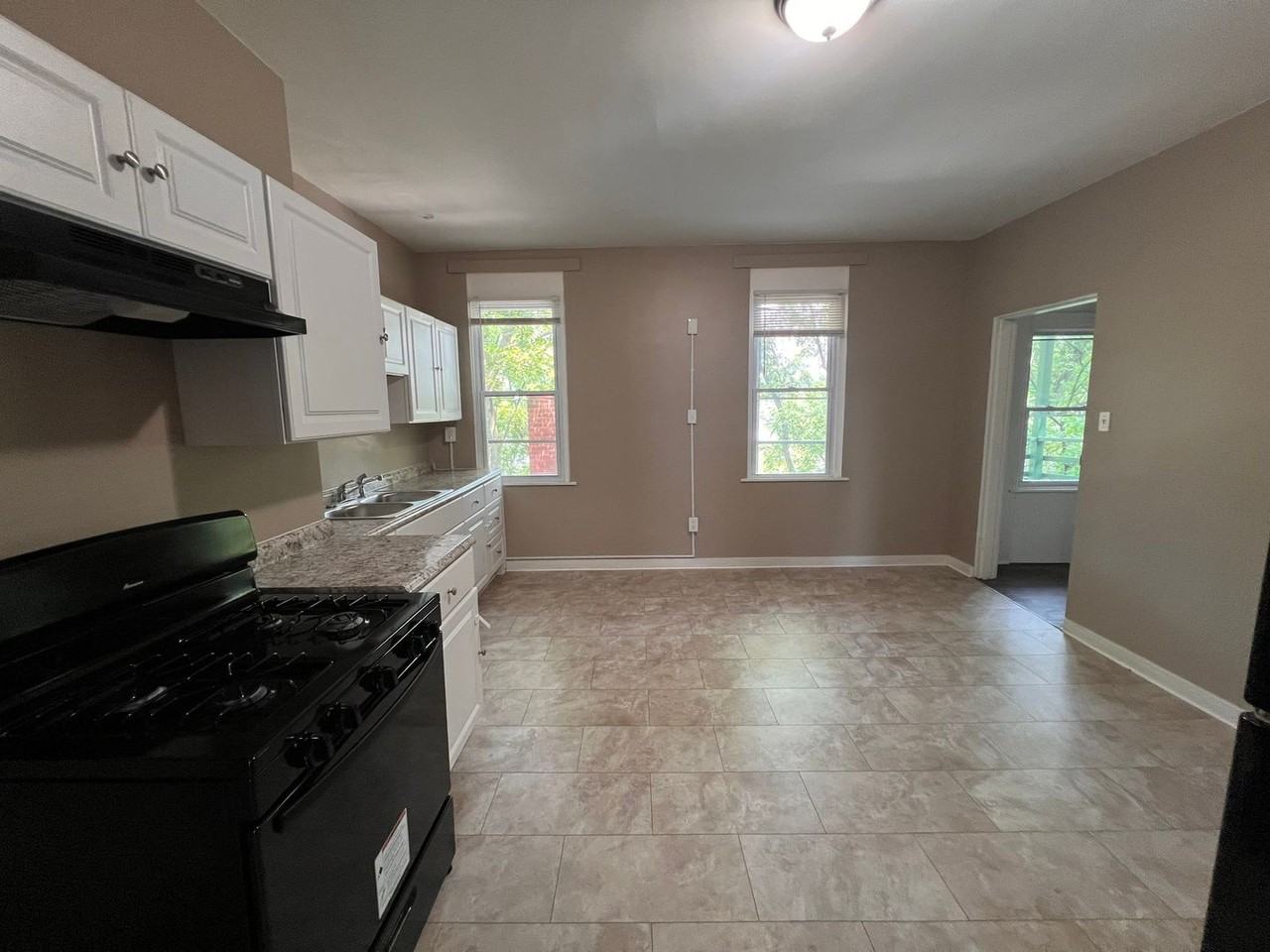 1104 Brabec St - Photo 7 of 37