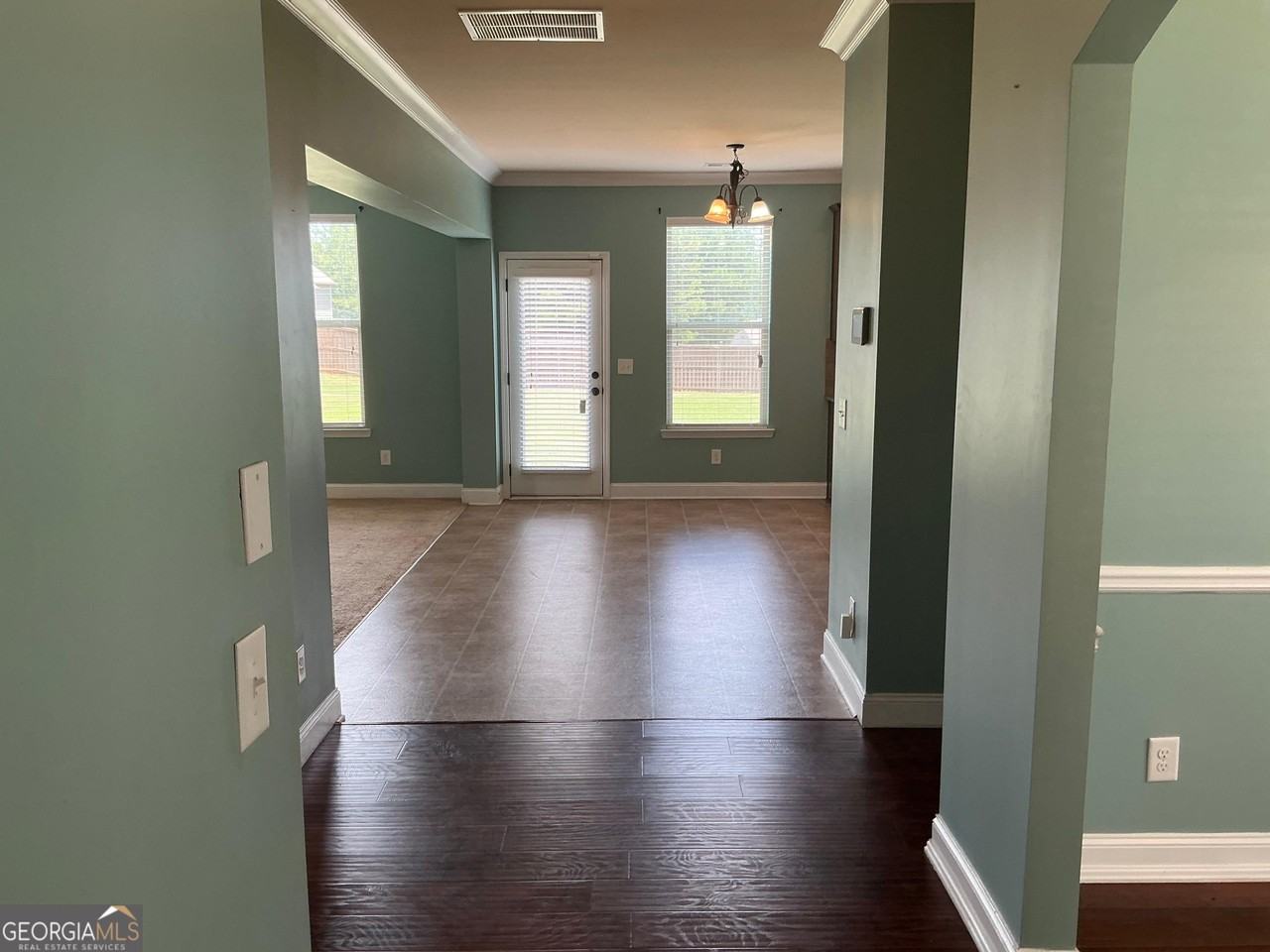 1205 Pebble Rock Rd - Photo 3 of 32