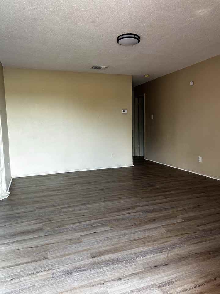 305 E Reagan Rd #A - Photo 2 of 7