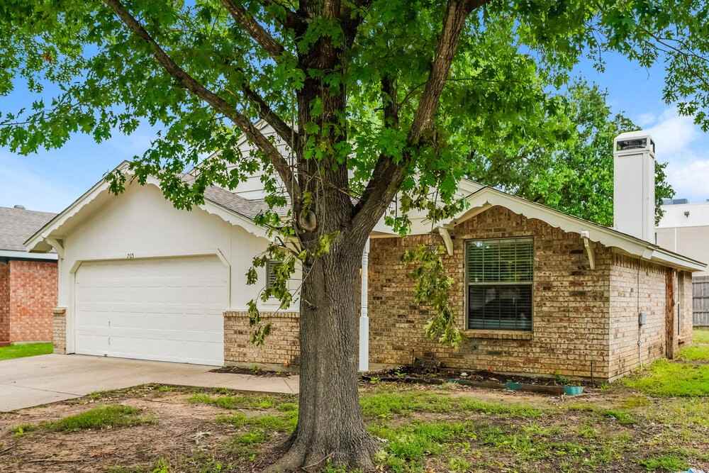 705 Nightingale Cir - Photo 3 of 16