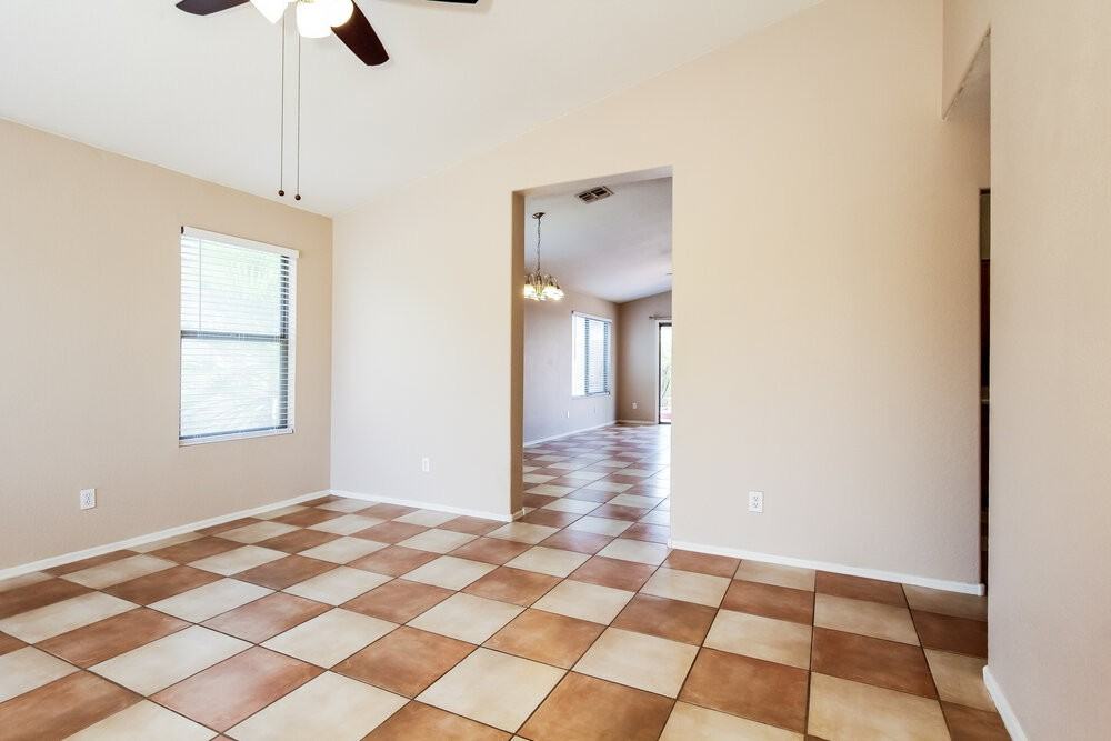 8621 W Mission Ln - Photo 3 of 16