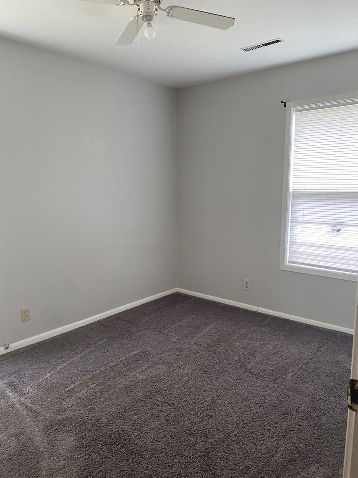605 Hillview Dr - Photo 2 of 23