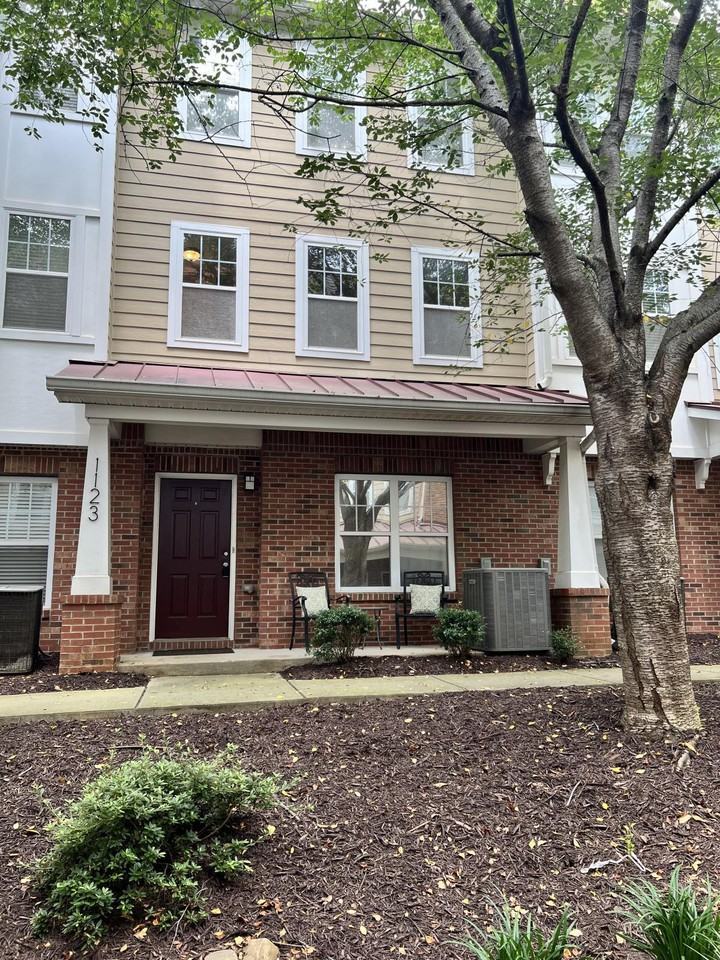 1123 Ilana Ct #1 - Photo 3 of 29