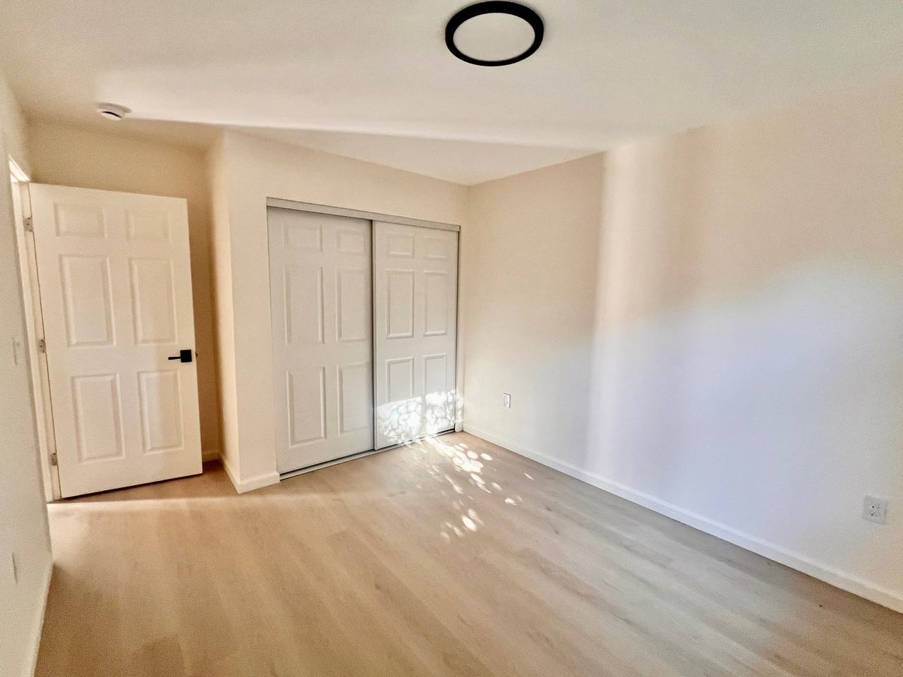 1561 Royal Way #NA - Photo 4 of 13