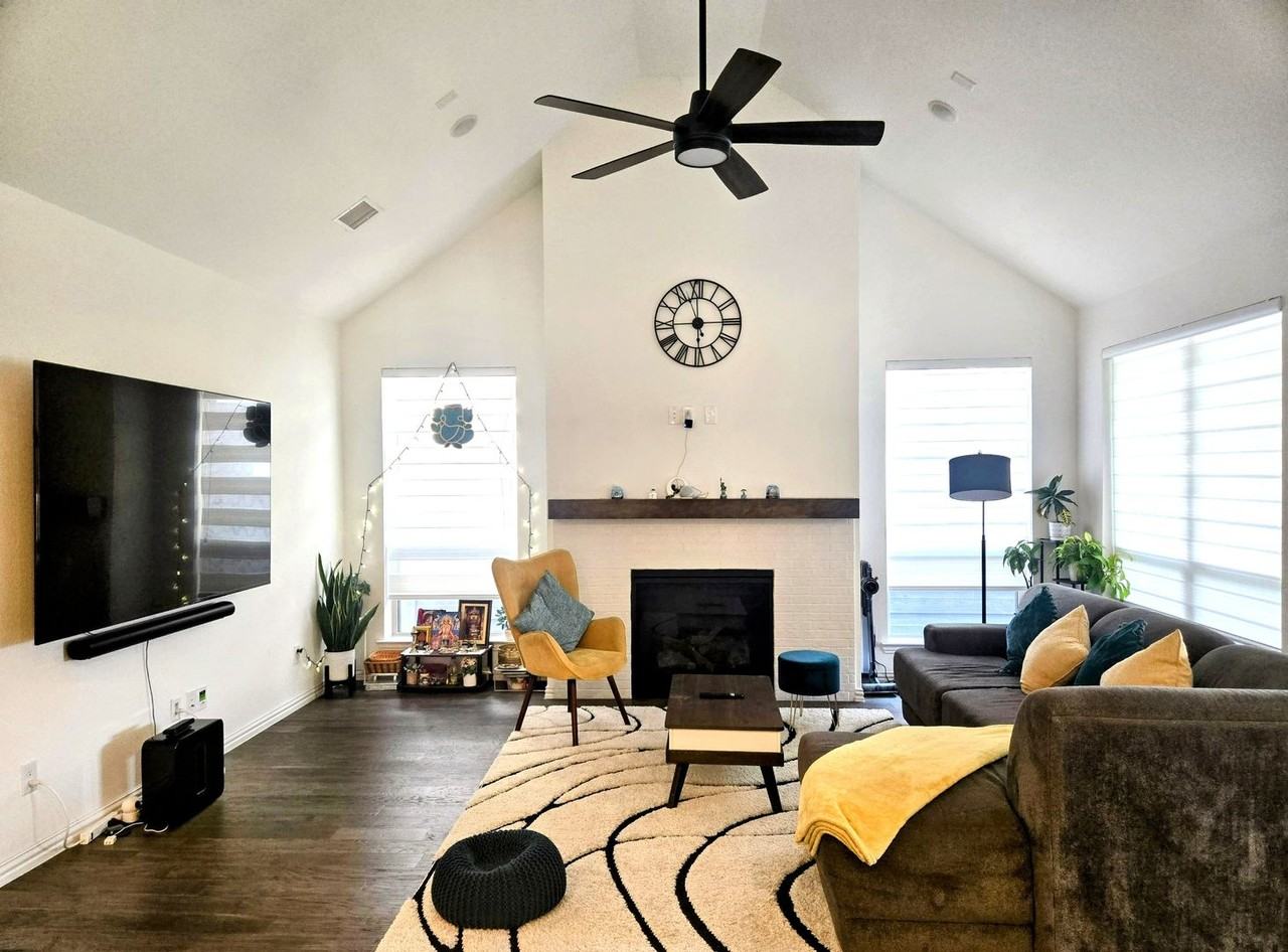 536 Cedarwood St - Photo 2 of 20