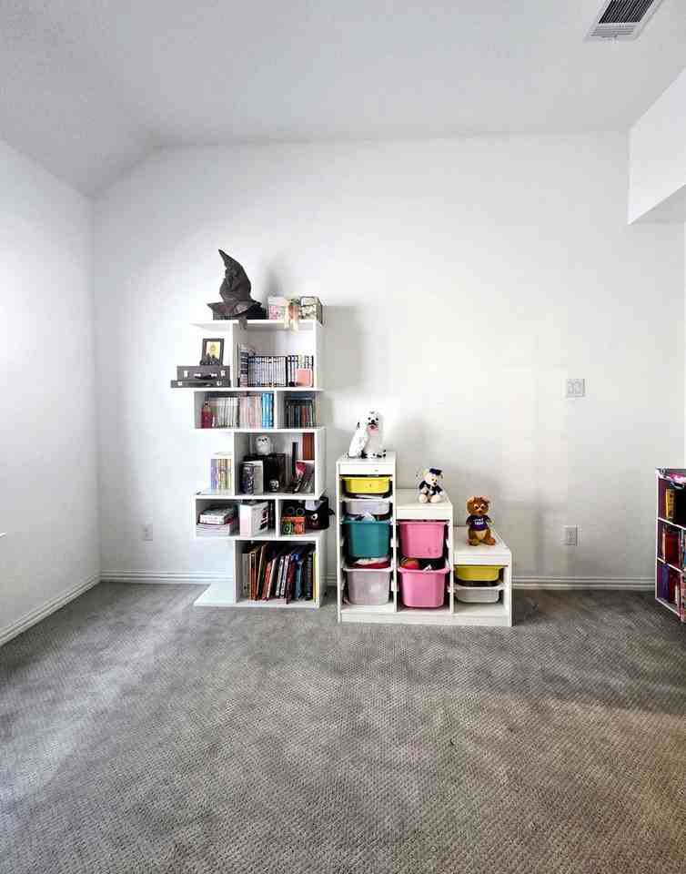 536 Cedarwood St - Photo 7 of 20