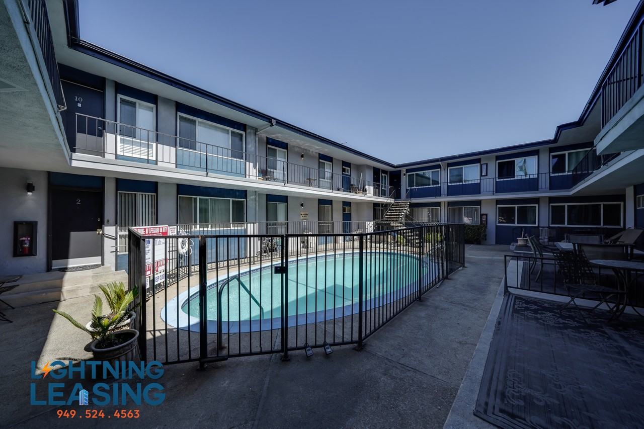 326 W Queen St #11D - Photo 3 of 36