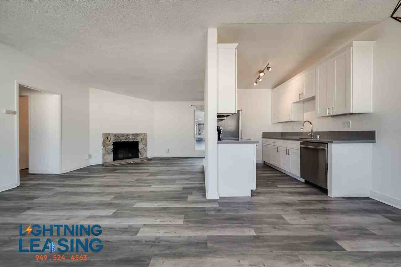 327 W Queen St #11D - Photo 2 of 36