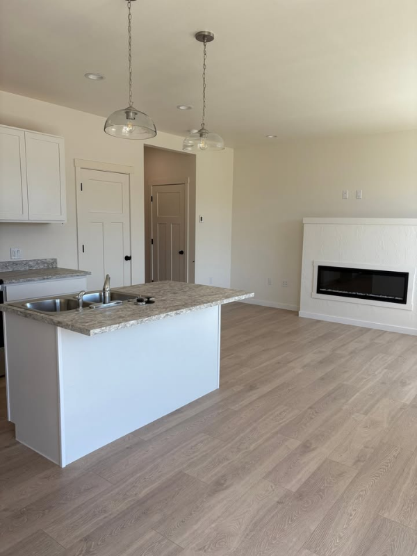 2827 Cyprus Cir - Photo 2 of 14