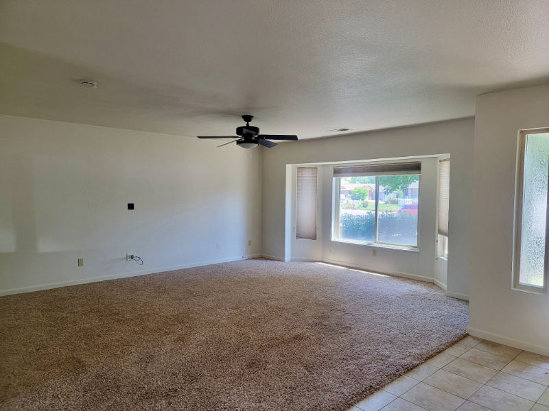1550 Sterling Dr - Photo 2 of 11