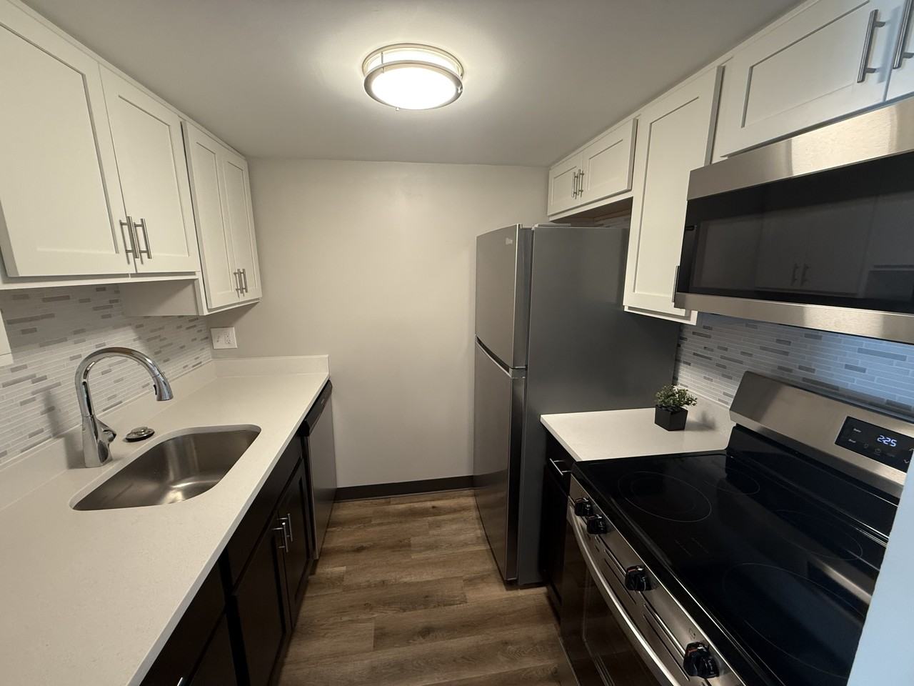 CHURCHILL SQUARE -- 318 - Photo 2 of 5