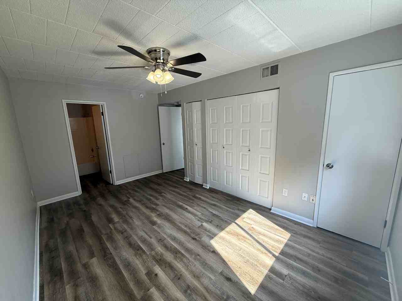 CHURCHILL SQUARE -- 318 - Photo 3 of 5