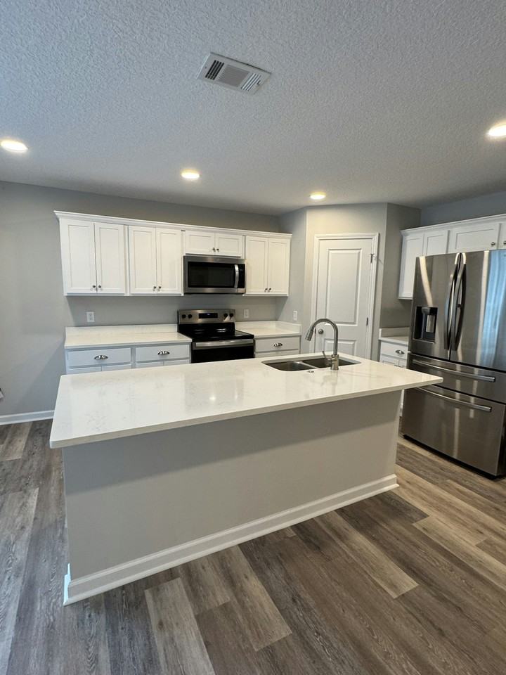 186 Hunters Point Way - Photo 7 of 24