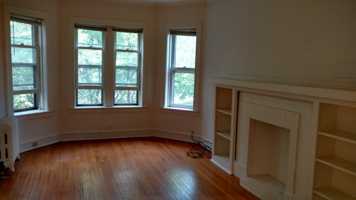 featured image of 2633 W Ainslie St