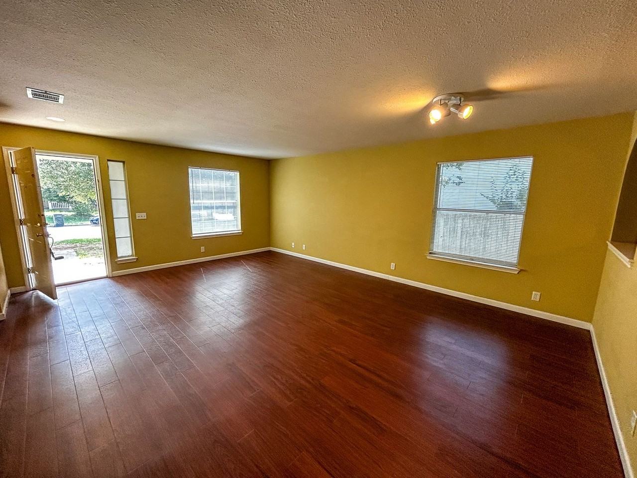 113 Orange Tree Lane - Photo 4 of 28