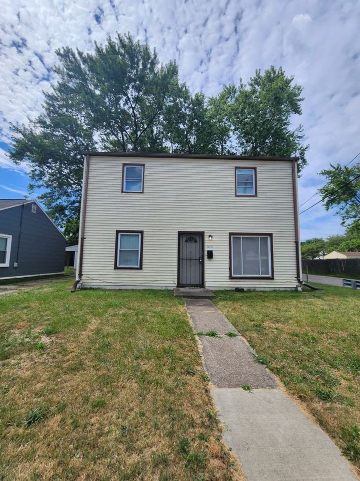 12221 Sobieski Ave - Photo 2 of 39