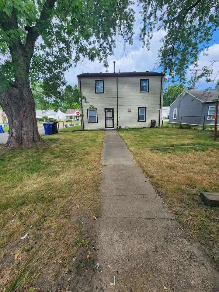 12221 Sobieski Ave - Photo 7 of 39