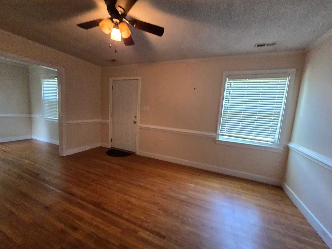 1105 E Williams Cir - Photo 2 of 8