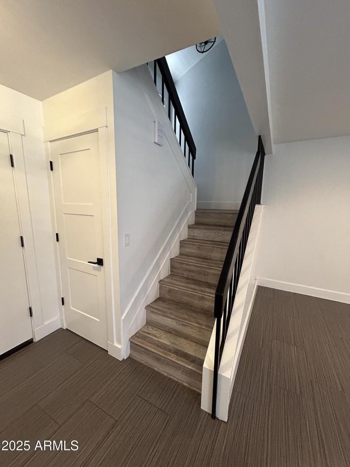 320 E Larkspur Ln - Photo 6 of 16