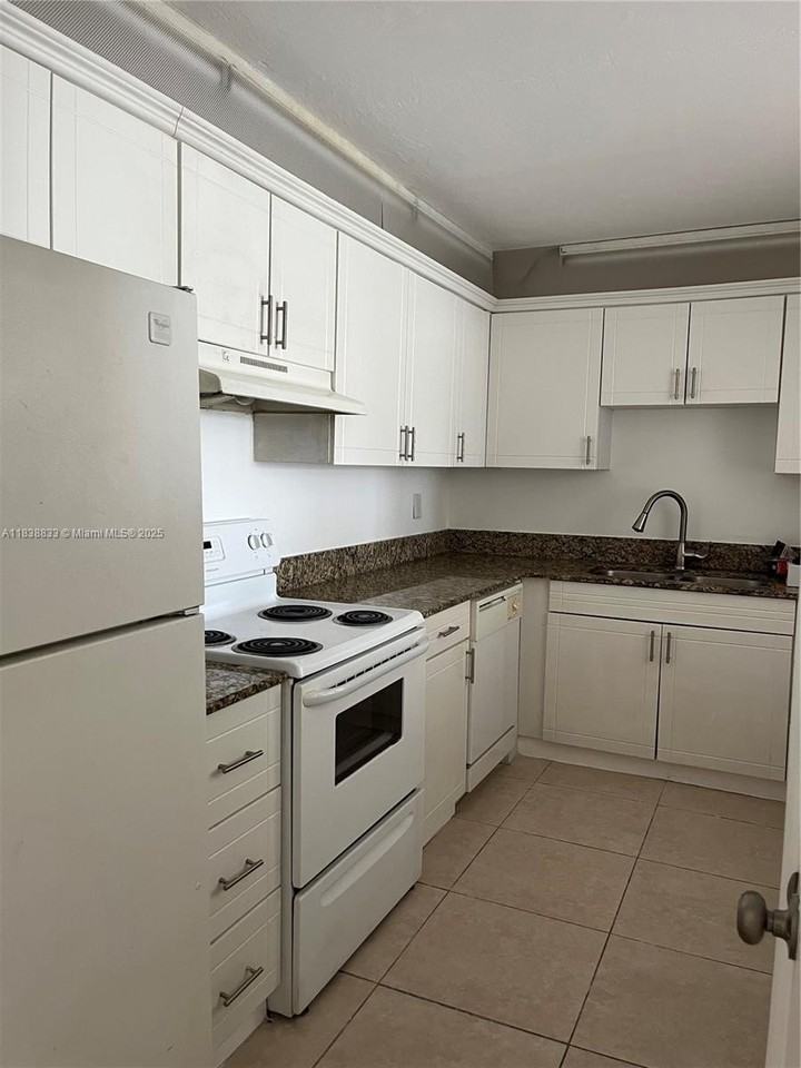 14830 Naranja Lakes Blvd #A4B - Photo 3 of 10