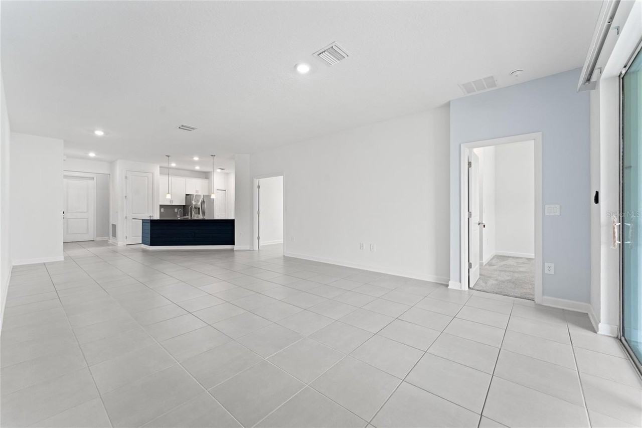 4751 Waltham Forest Dr - Photo 7 of 32