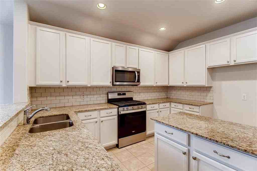 801 Hawk Valley Dr - Photo 4 of 10