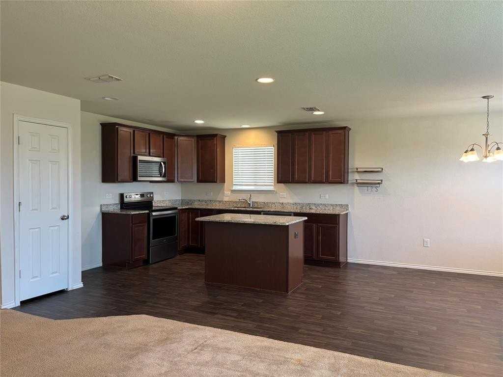 1513 Waggoner Dr - Photo 3 of 19