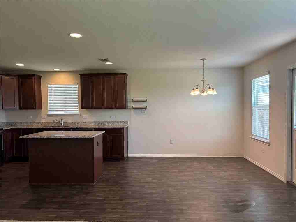 1513 Waggoner Dr - Photo 4 of 19