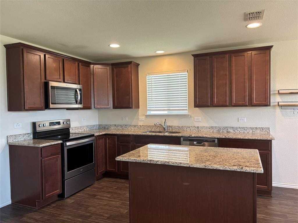 1513 Waggoner Dr - Photo 5 of 19