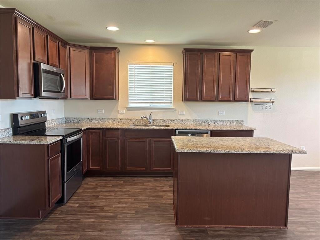 1513 Waggoner Dr - Photo 7 of 19