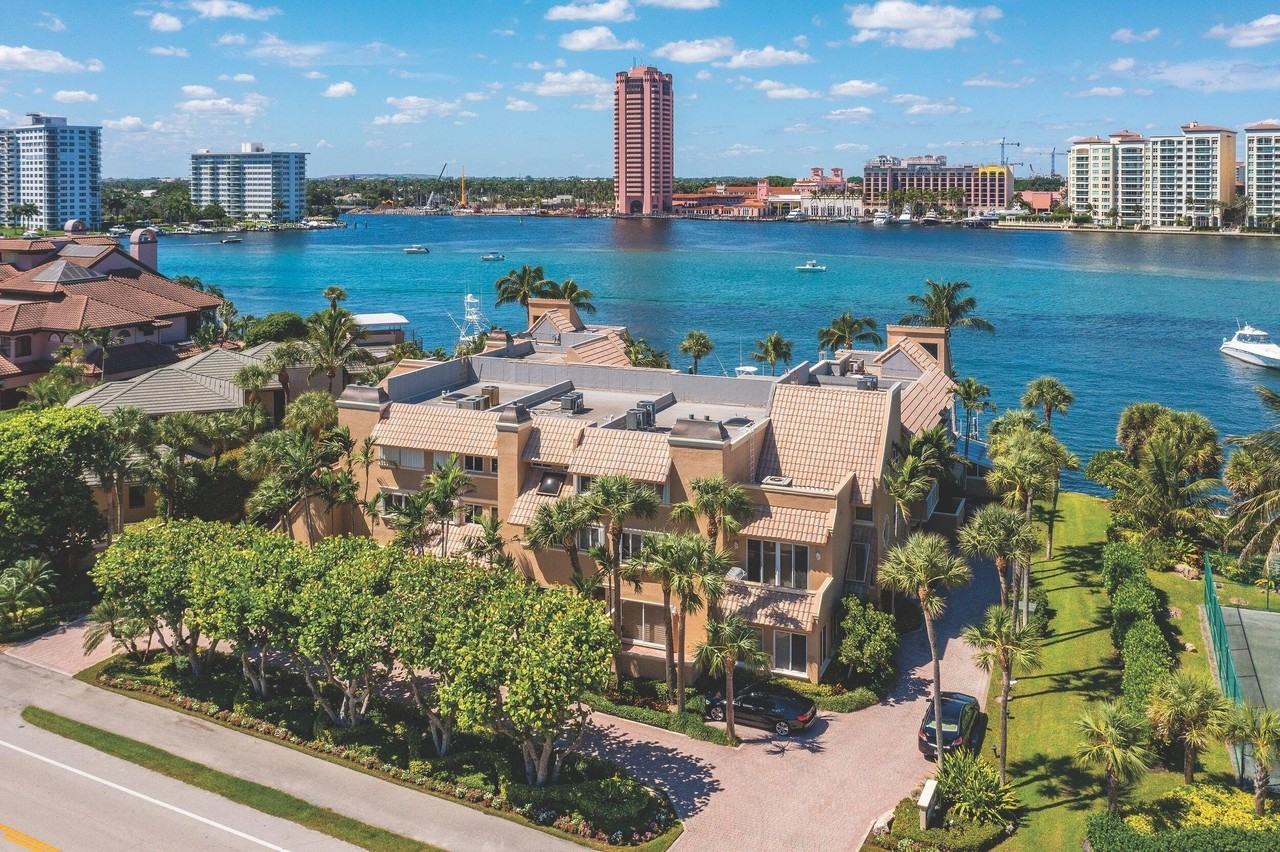 555 S Ocean Blvd #4 - Photo 2 of 39