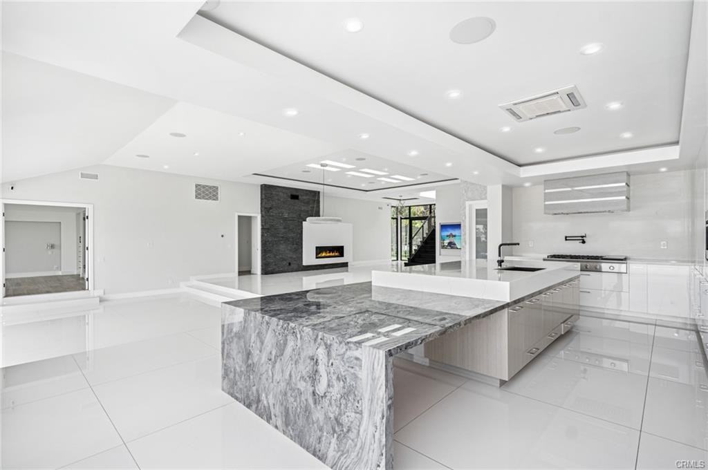 48 Drakes Bay Dr - Photo 3 of 8