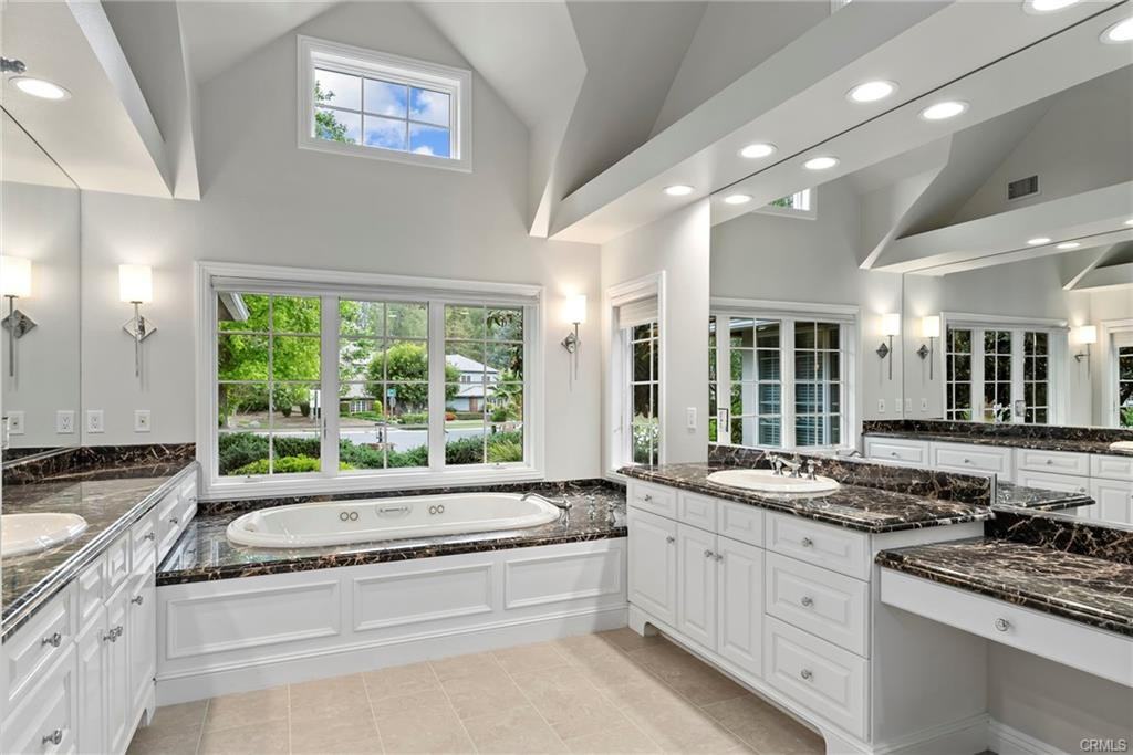 19021 Canyon Dr - Photo 2 of 8